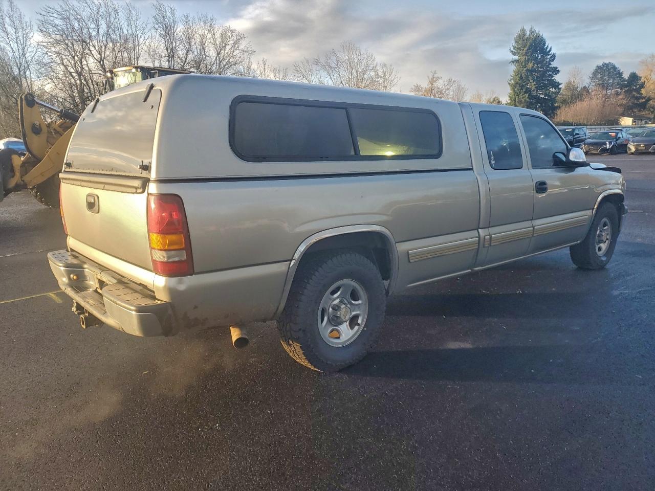 Chevrolet Silverado C1500 Image 3