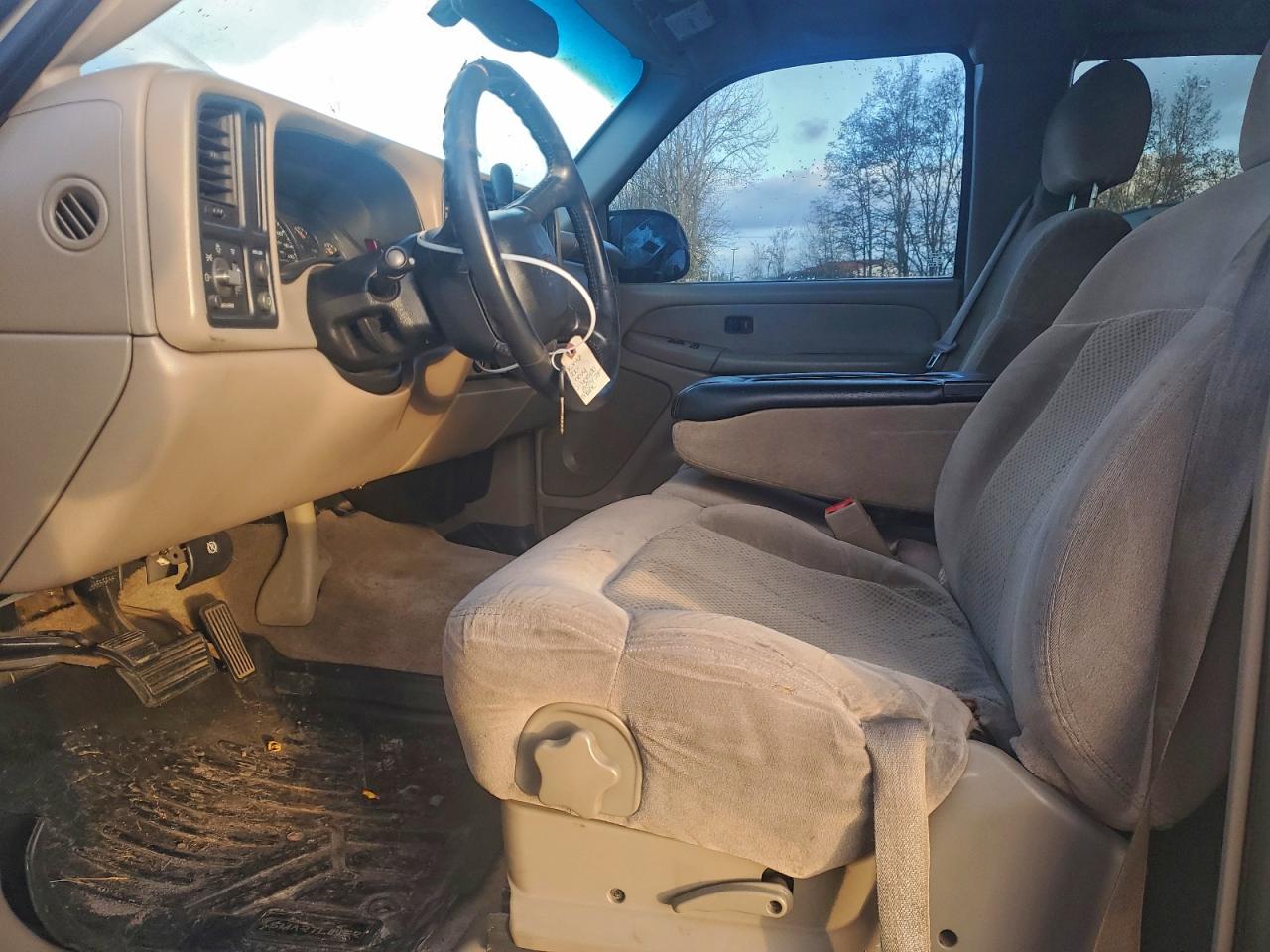 Chevrolet Silverado C1500 Image 11