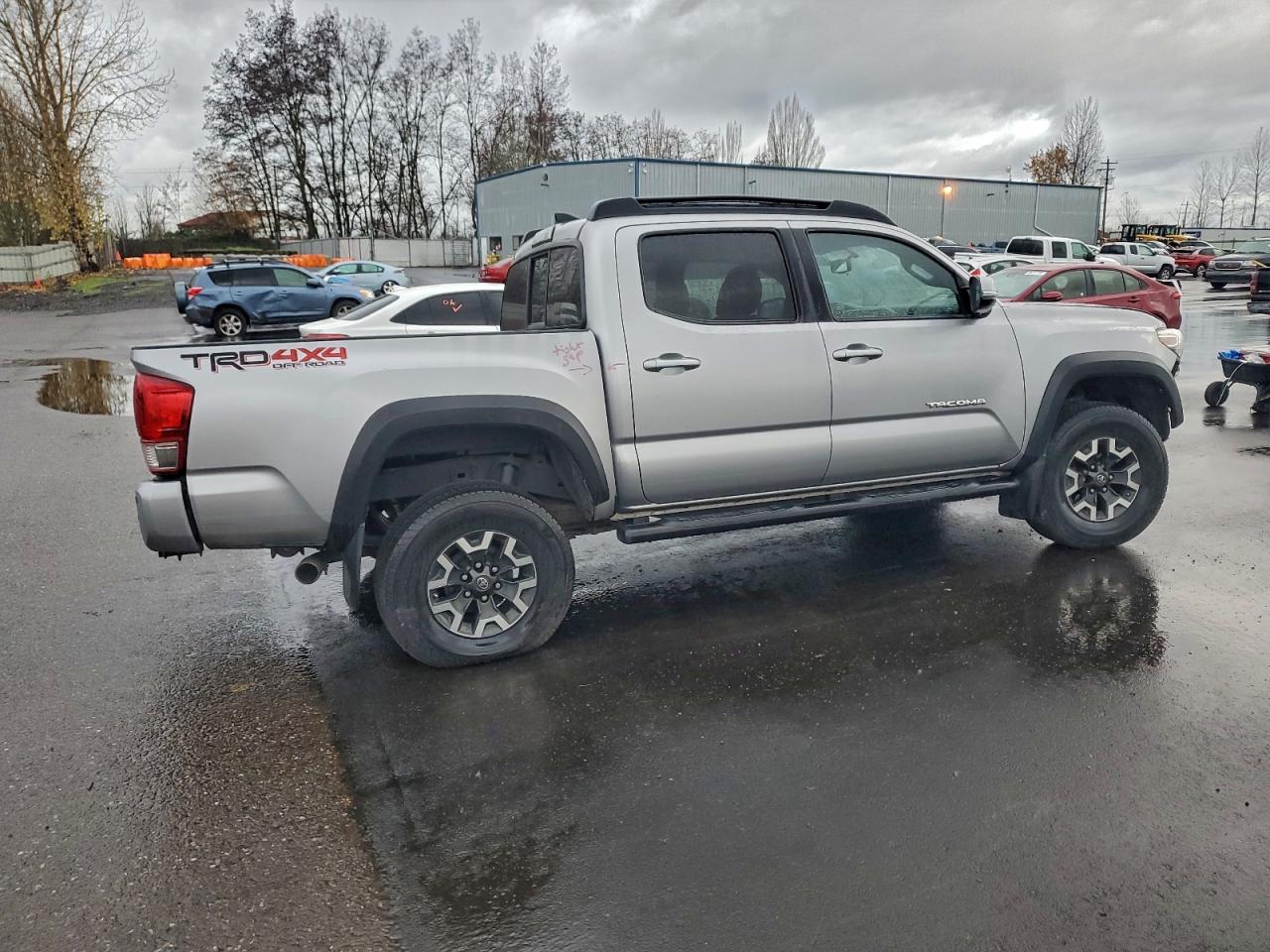 Toyota Tacoma Double Cab Image 3