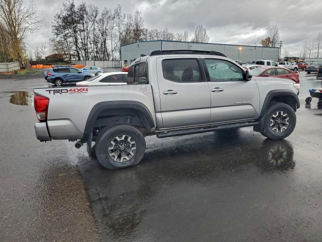 Toyota Tacoma Double Cab Image 3