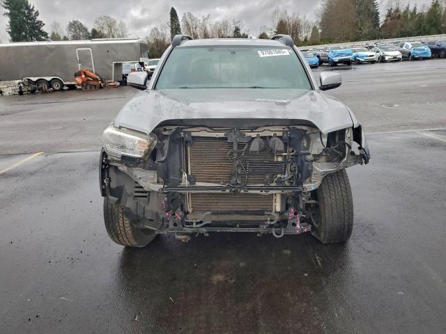 Toyota Tacoma Double Cab Image 4