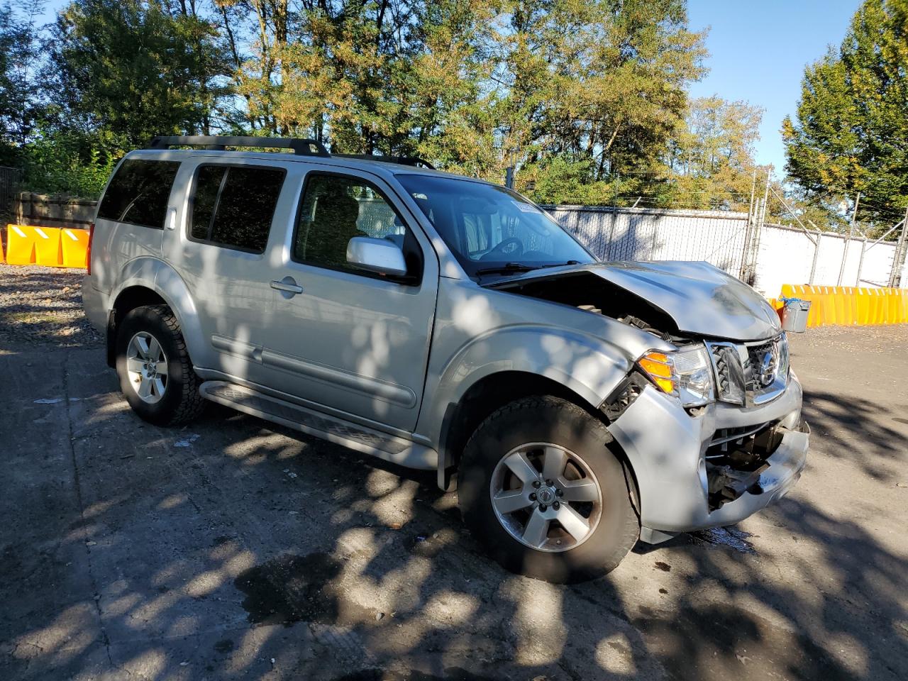 Nissan Pathfinder S Image 5