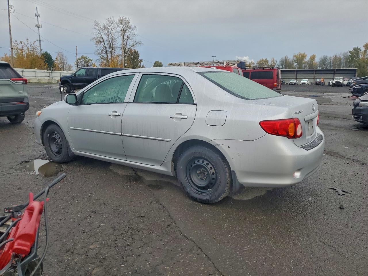 Toyota Corolla Base Image 11