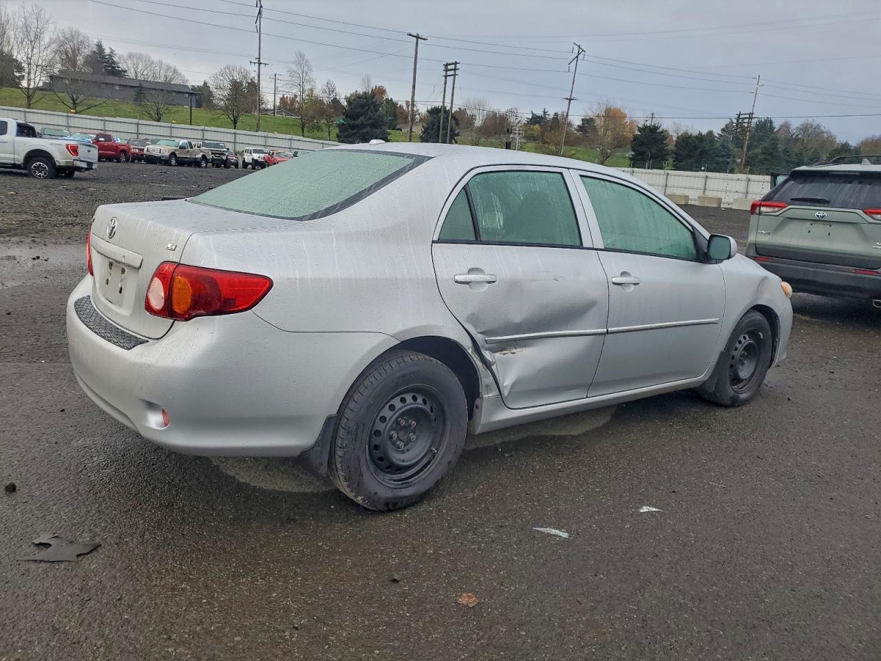 Toyota Corolla Base Image 9