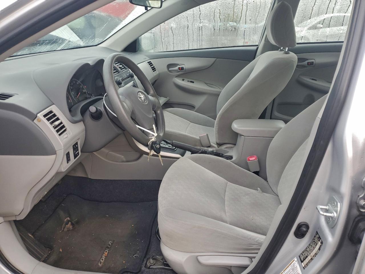 Toyota Corolla Base Image 2