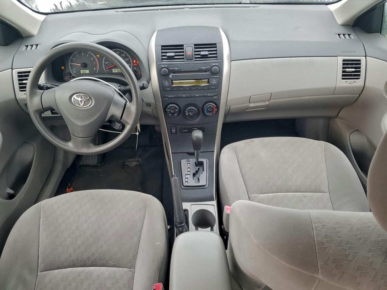 Toyota Corolla Base Image 10