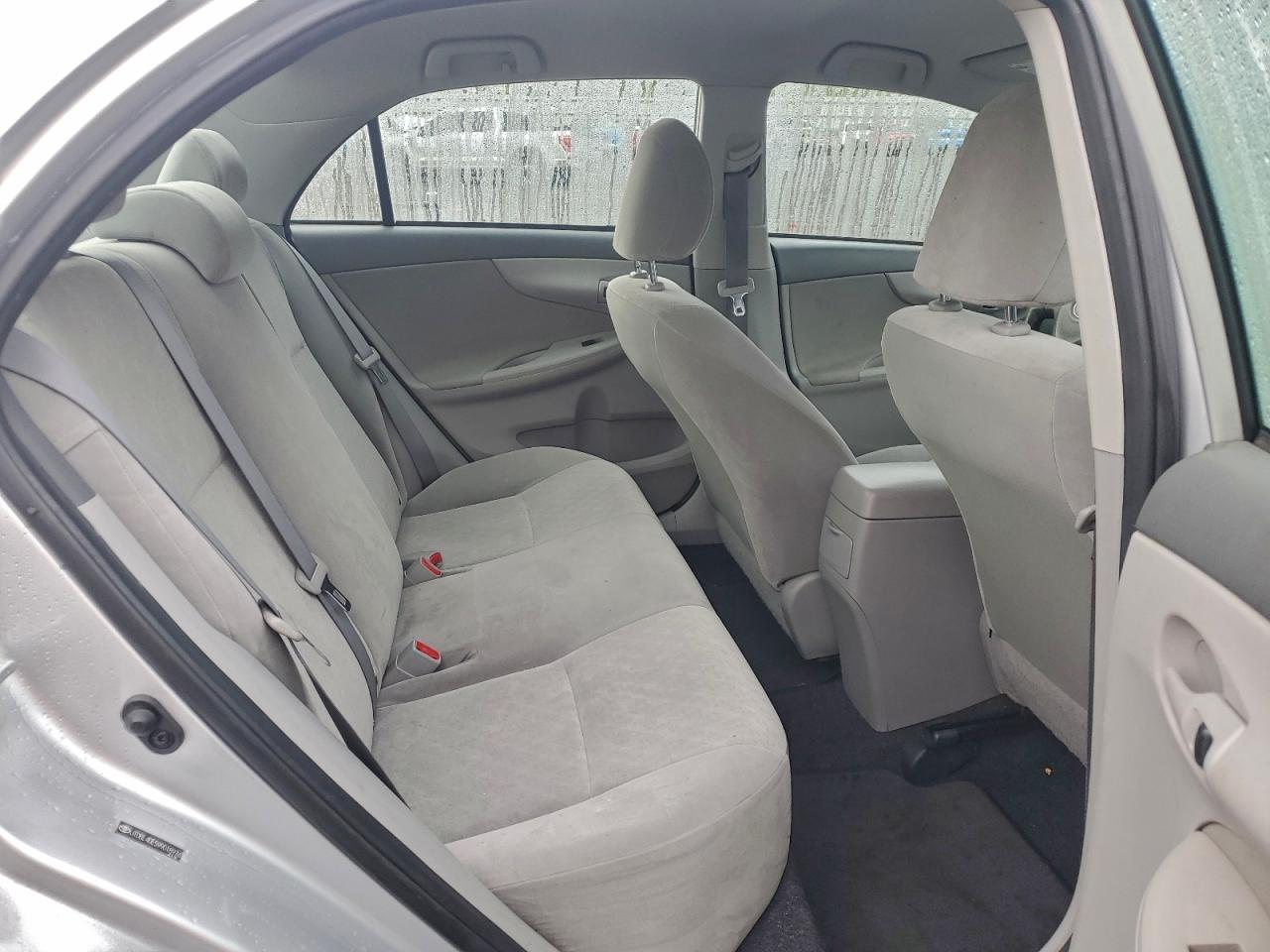 Toyota Corolla Base Image 4