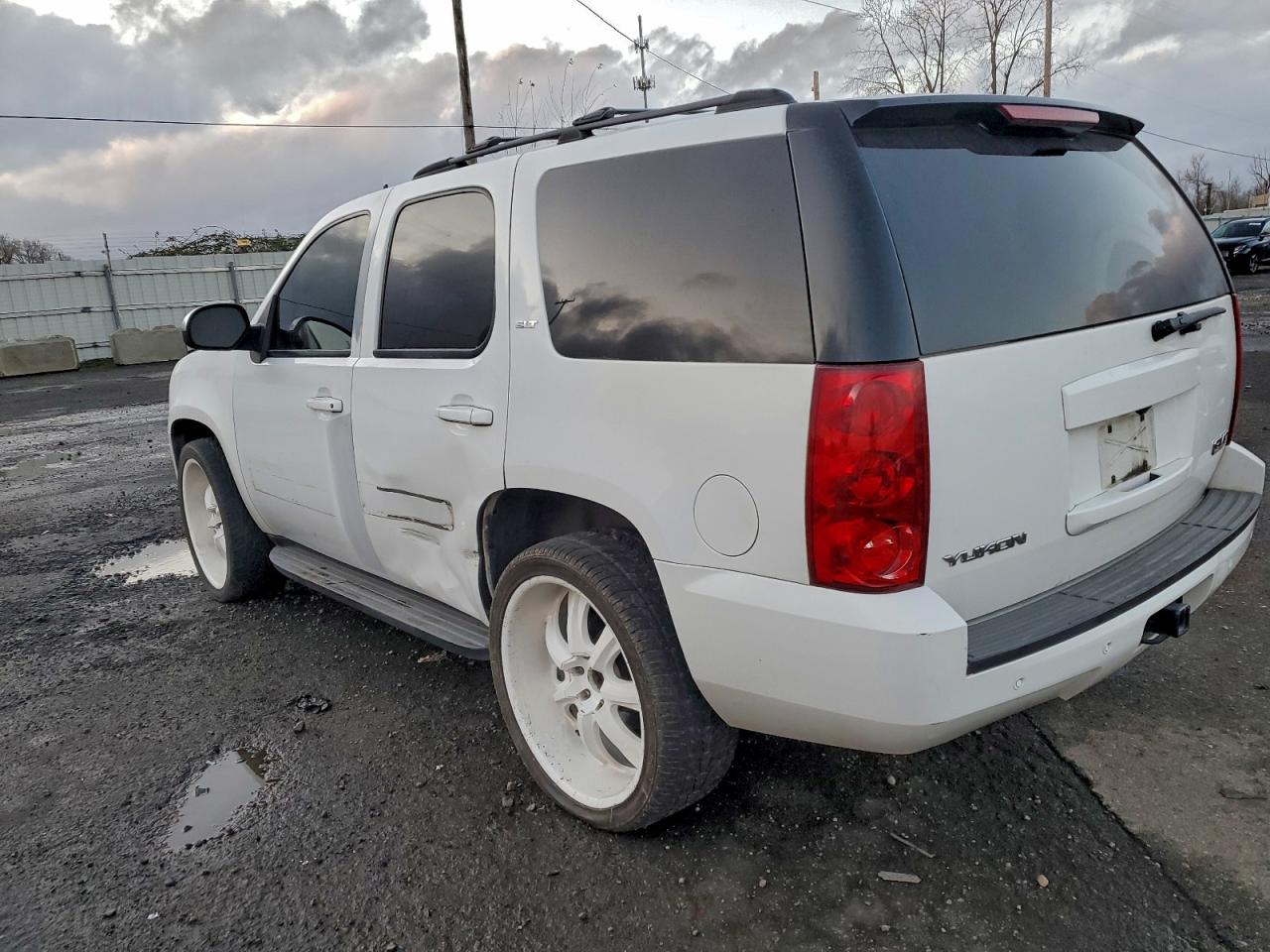 GMC Yukon Image 8