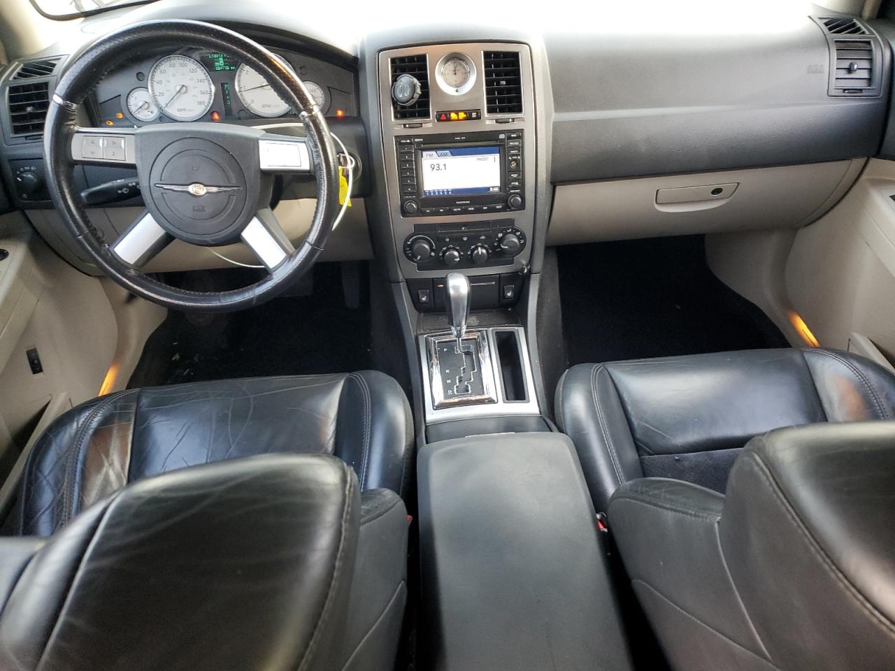 Chrysler 300 Srt-8 Image 5