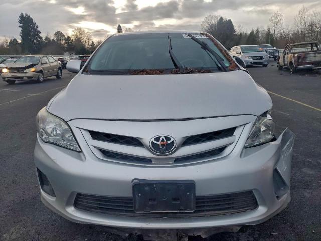 Toyota Corolla Base Image 12