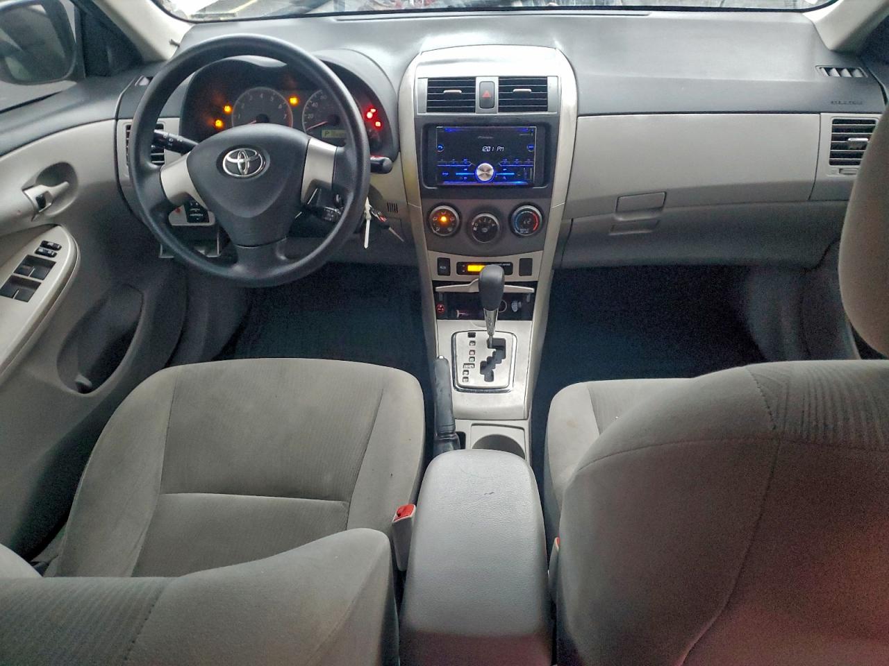 Toyota Corolla Base Image 8