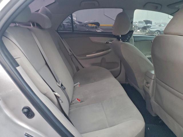 Toyota Corolla Base Image 9