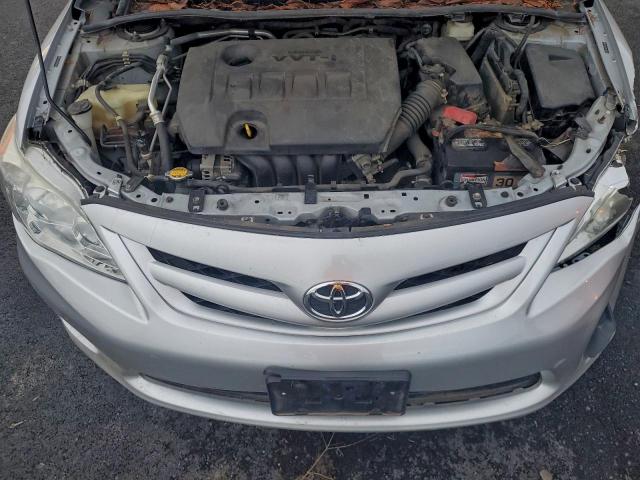 Toyota Corolla Base Image 10