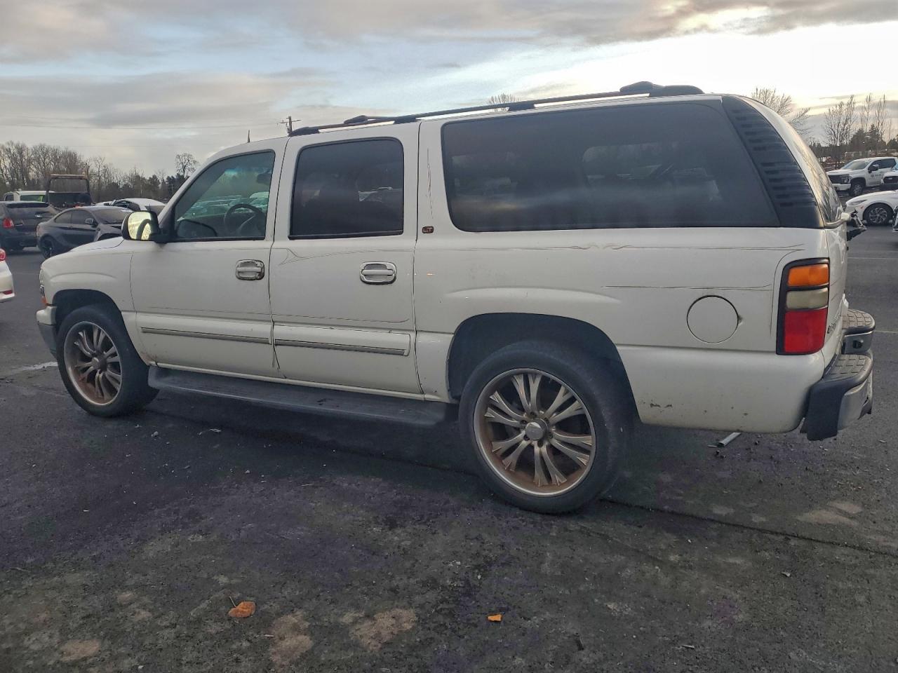 Chevrolet Suburban K1500 Image 3