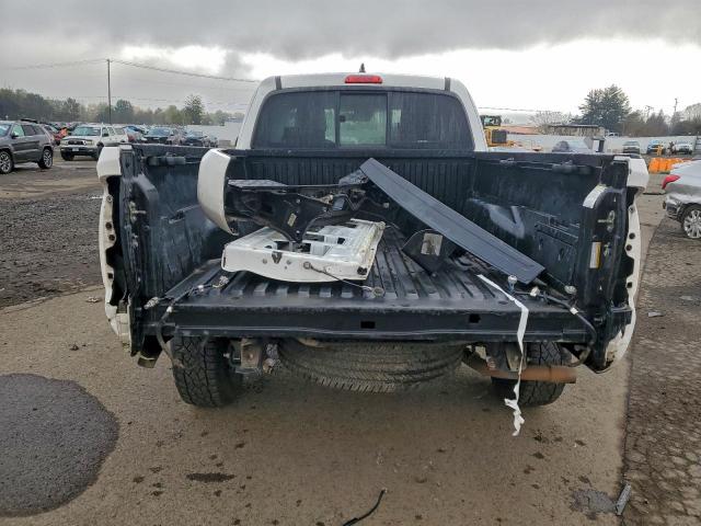 Toyota Tacoma Access Cab Image 12