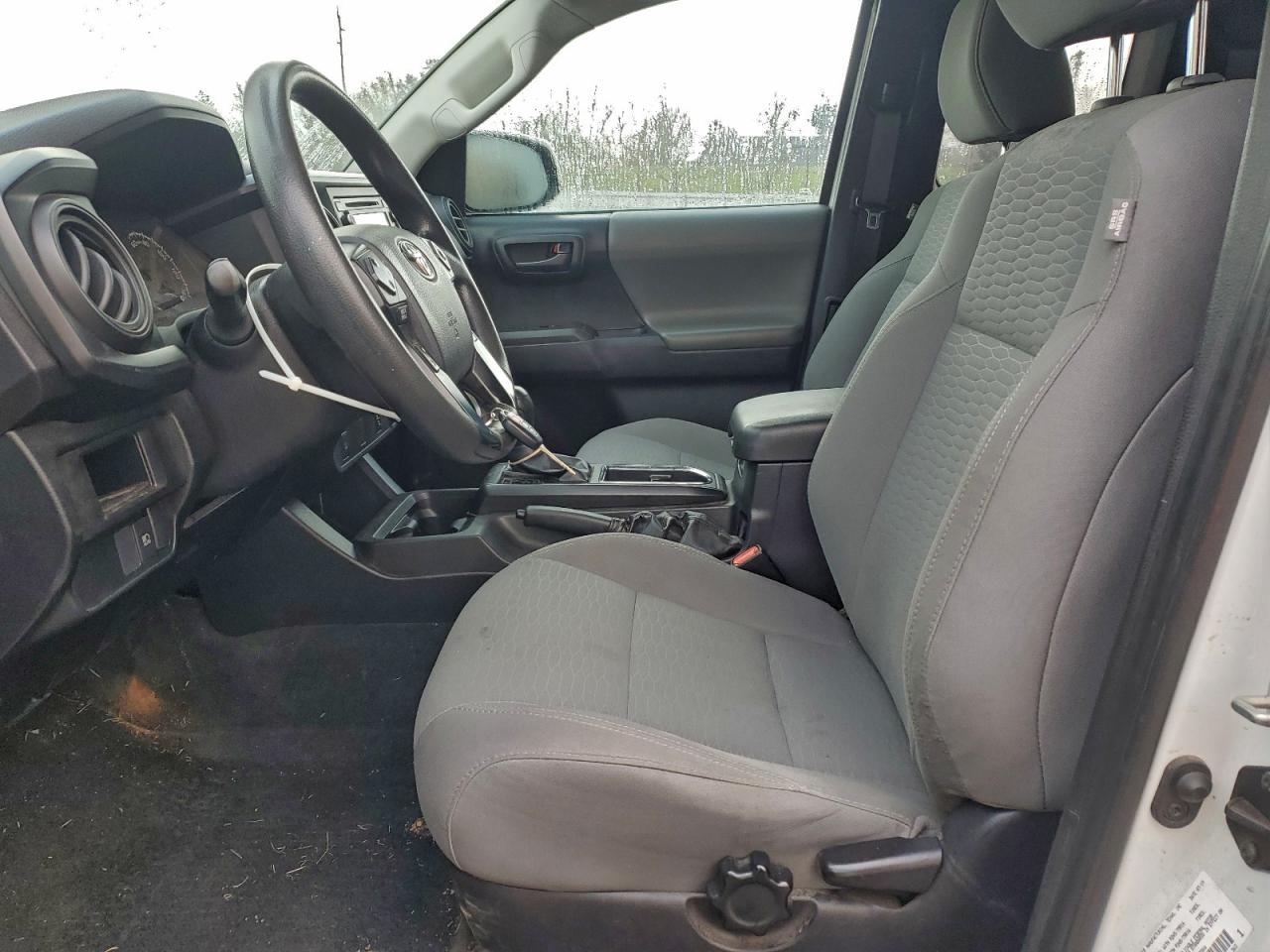 Toyota Tacoma Access Cab Image 4