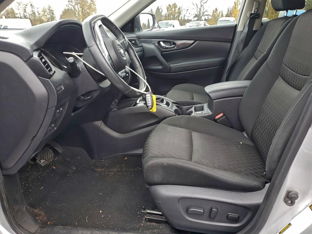 Nissan Rogue S Image 7