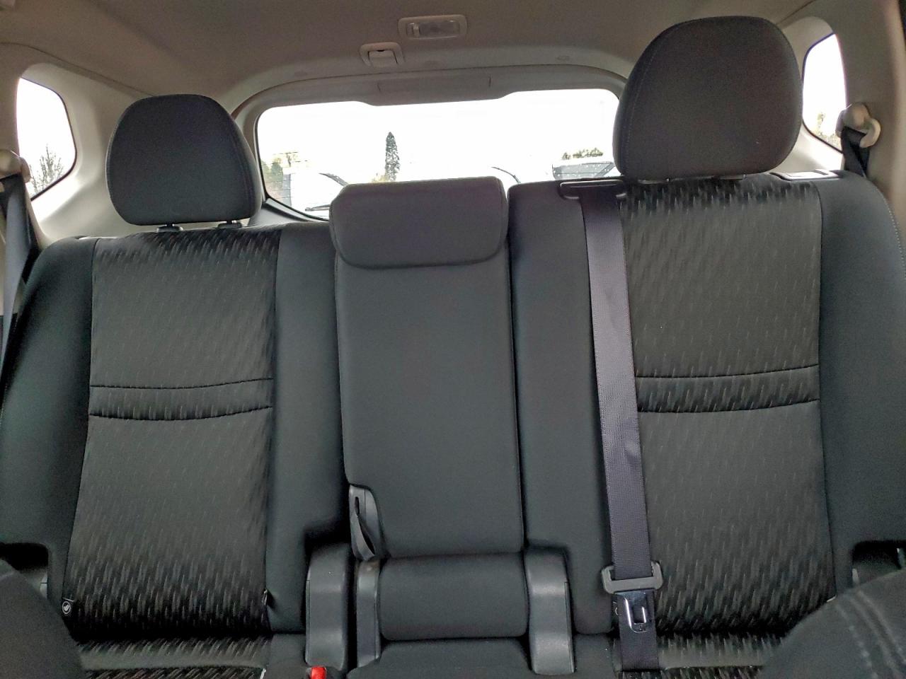 Nissan Rogue S Image 5