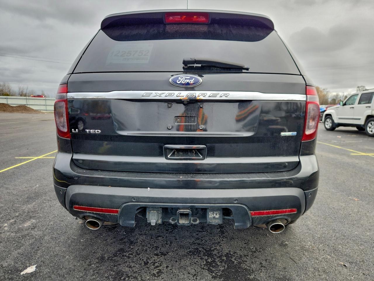 Ford Explorer Limited Image 13