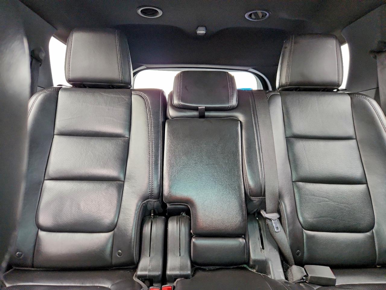 Ford Explorer Limited Image 8