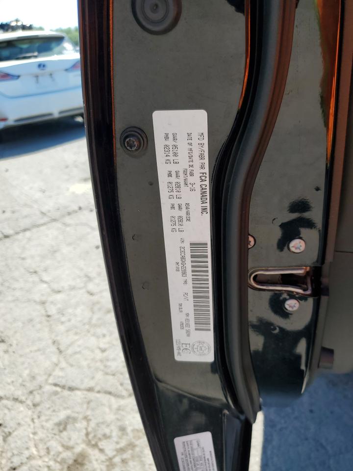 Chrysler 300 S Image 8