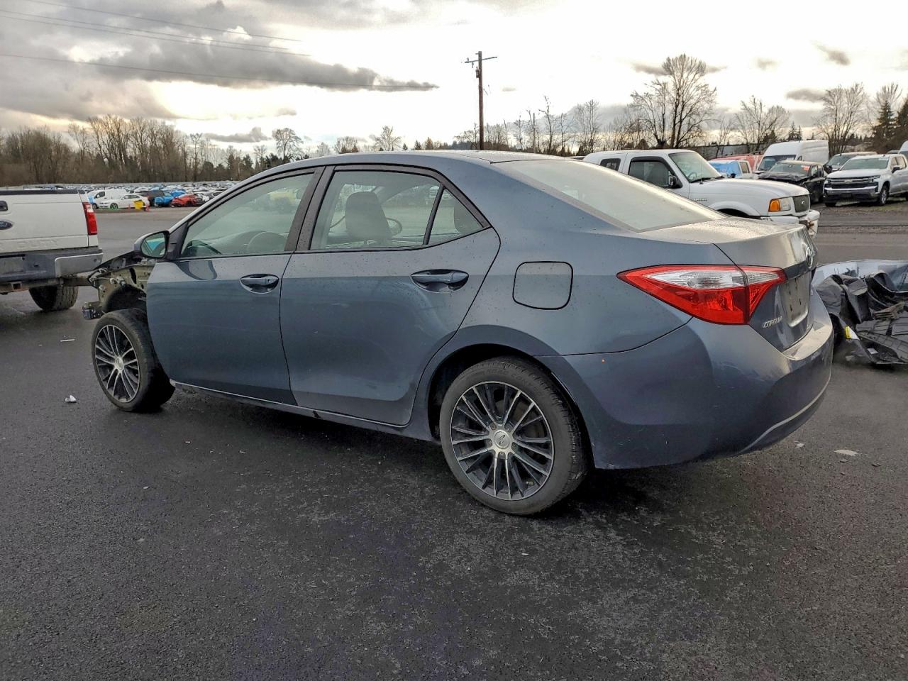 Toyota Corolla L Image 8