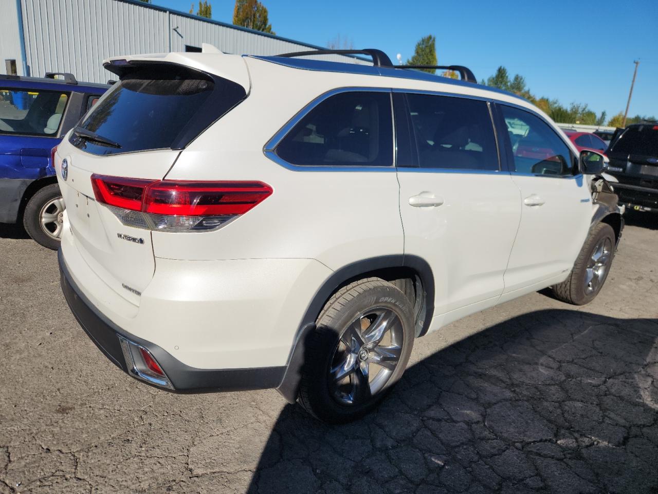 Toyota Highlander Hybrid Limited Image 2