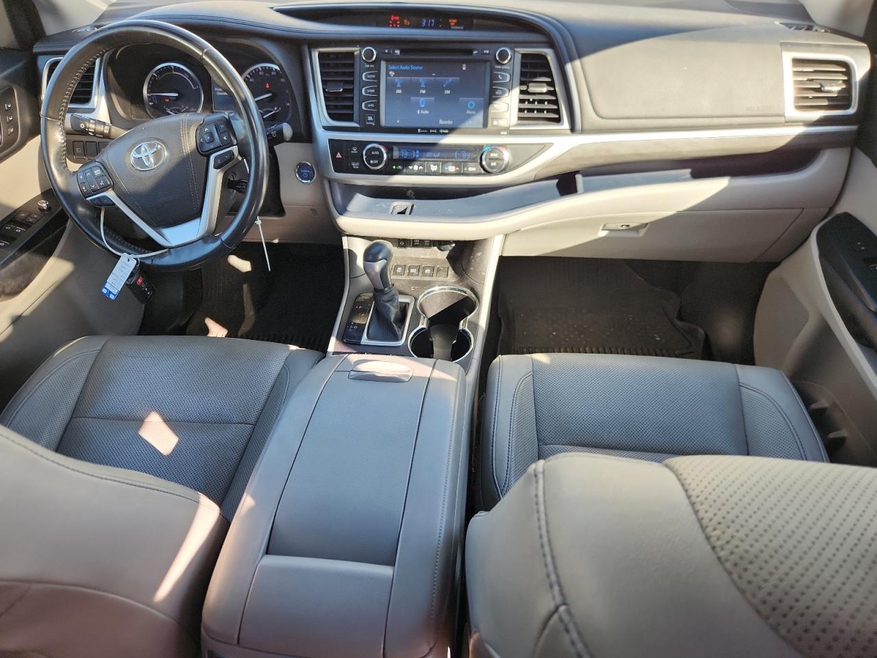 Toyota Highlander Hybrid Limited Image 3