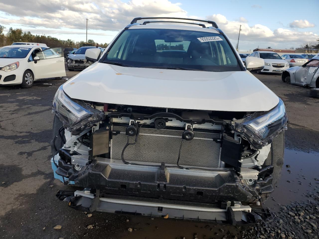 Toyota RAV4 Xle Image 2