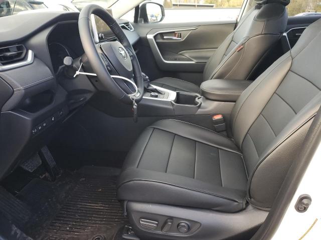 Toyota RAV4 Xle Image 3