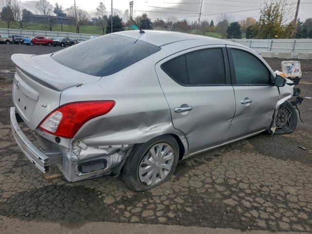 Nissan Versa S Image 2