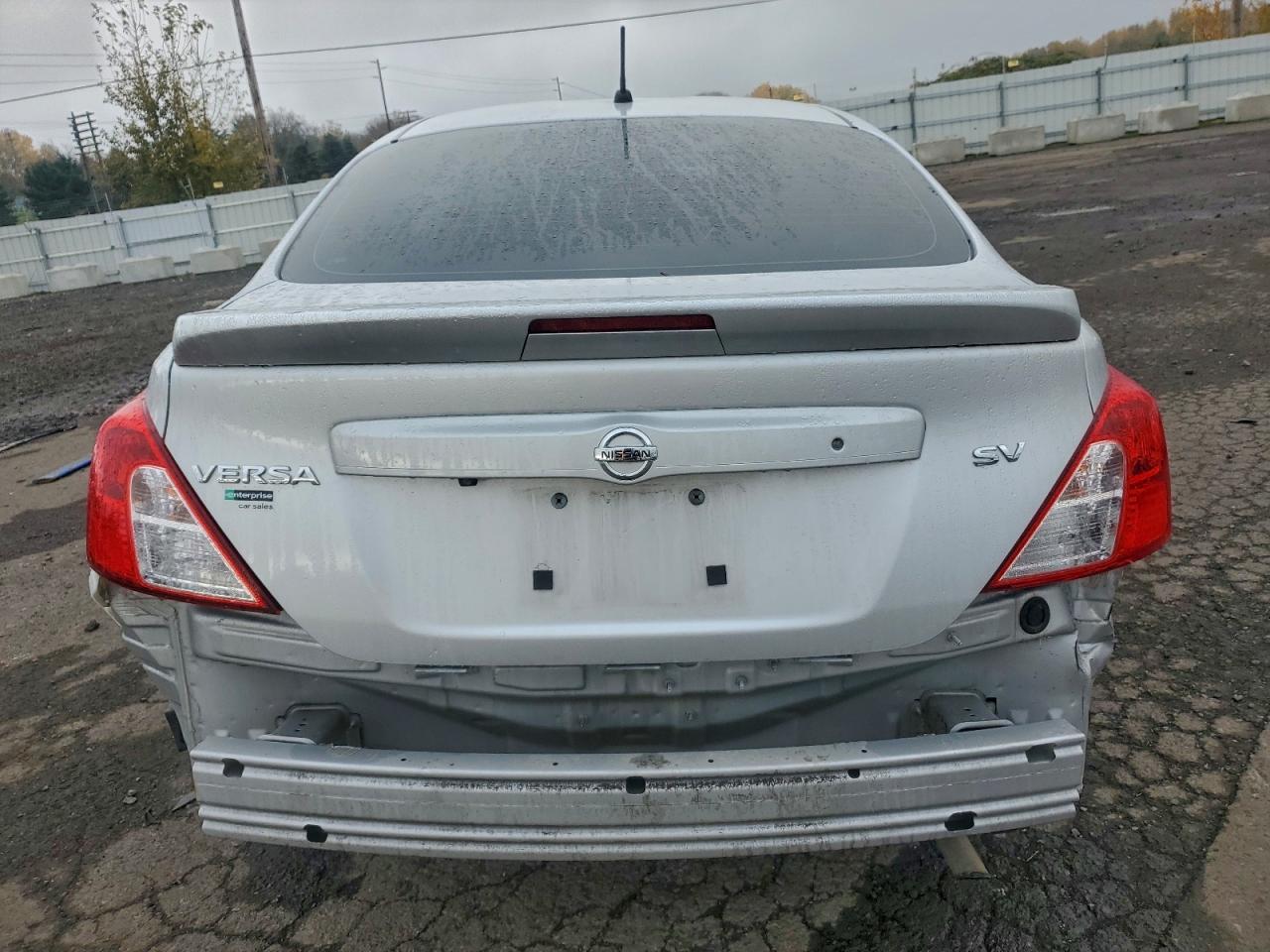 Nissan Versa S Image 9