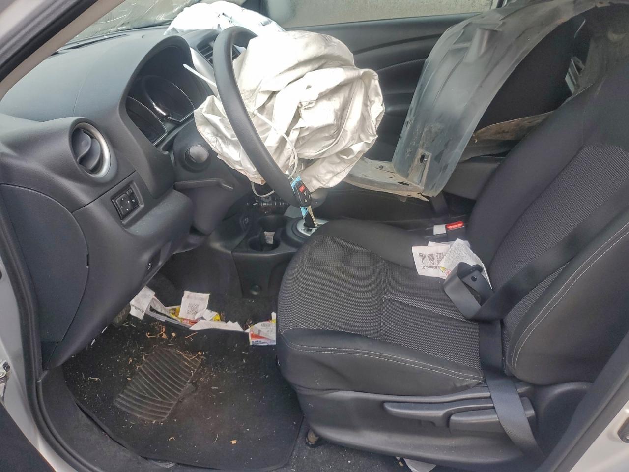 Nissan Versa S Image 5