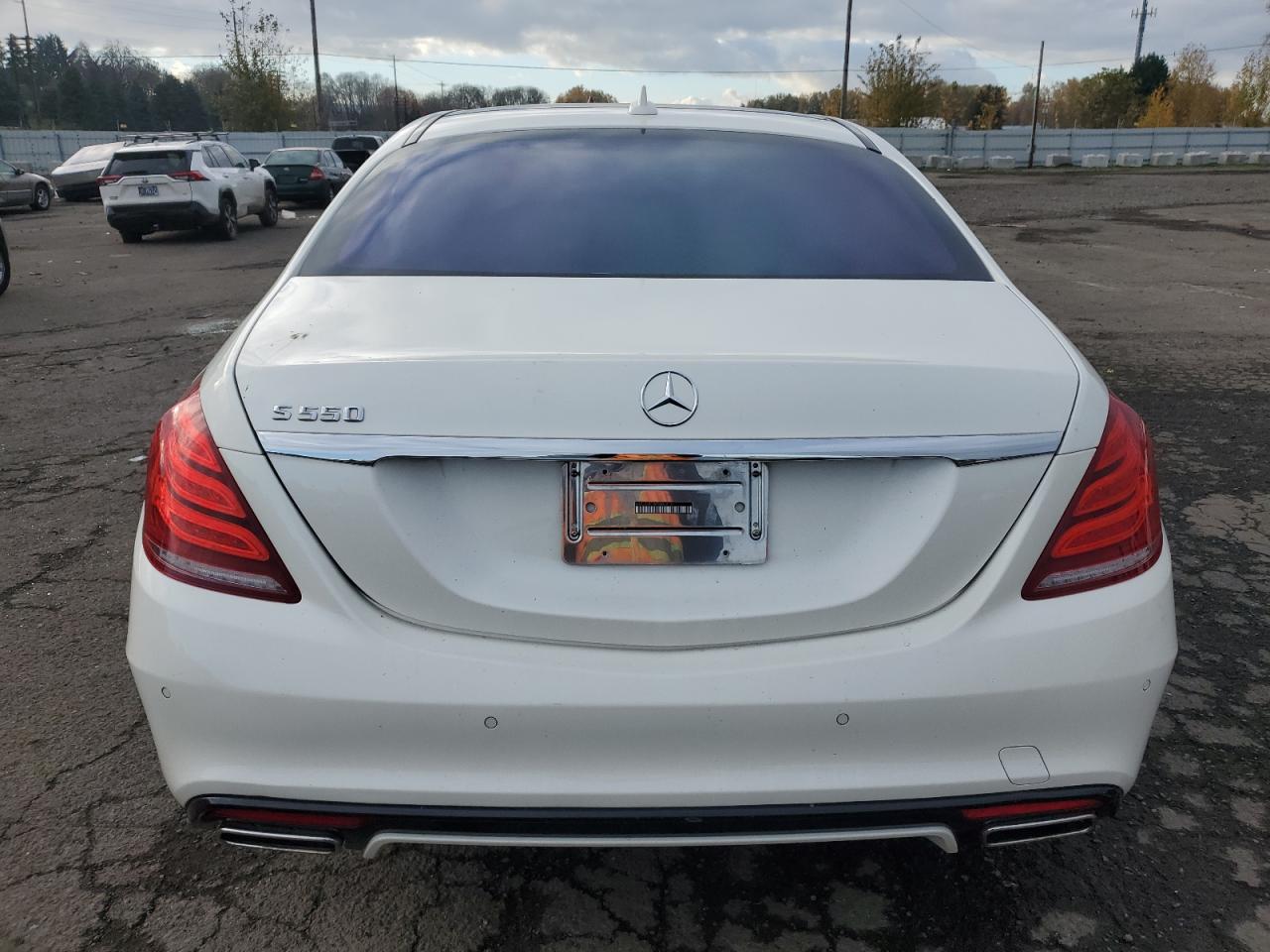 Mercedes-Benz S-Class 550 Image 3