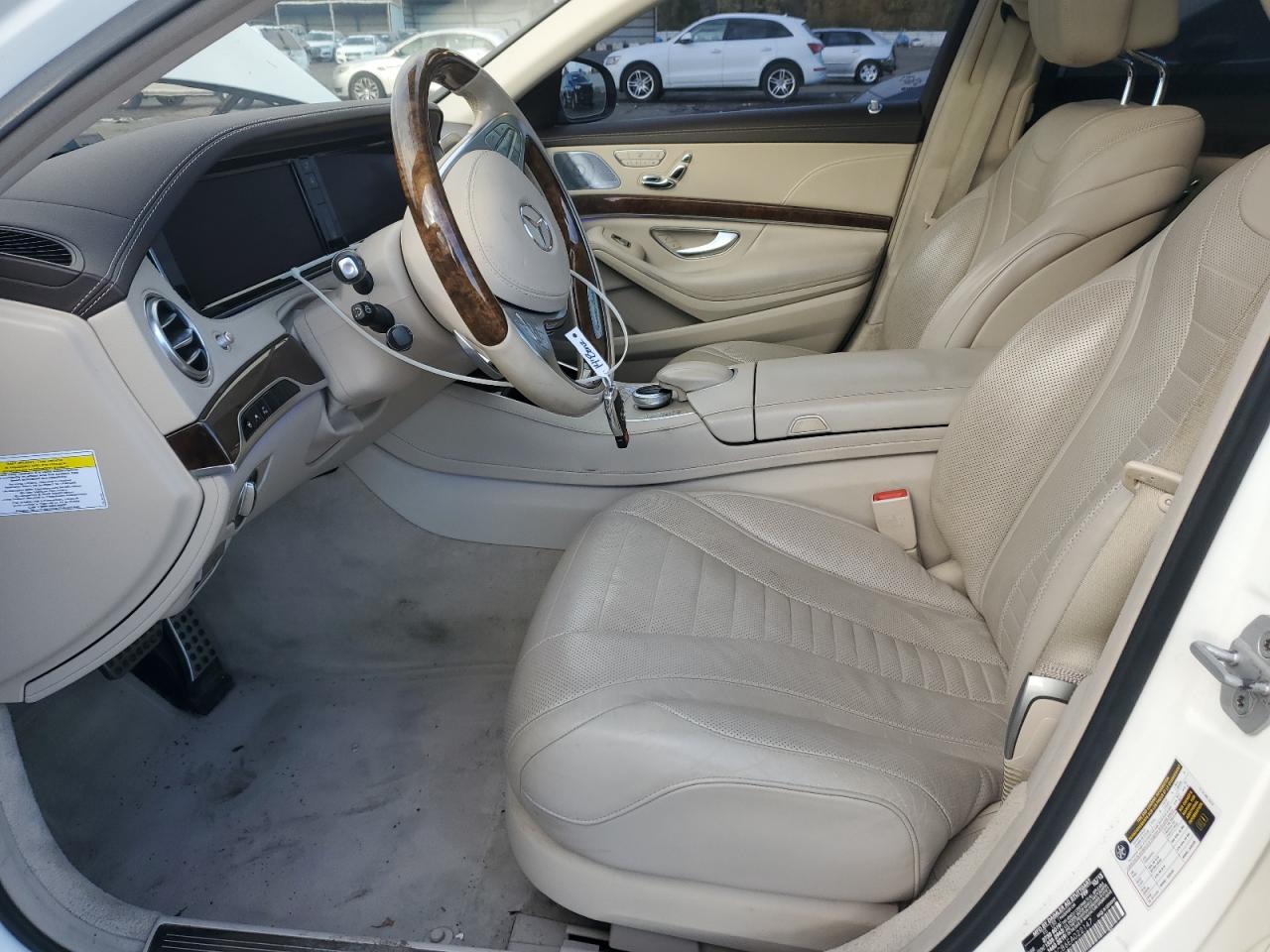 Mercedes-Benz S-Class 550 Image 10