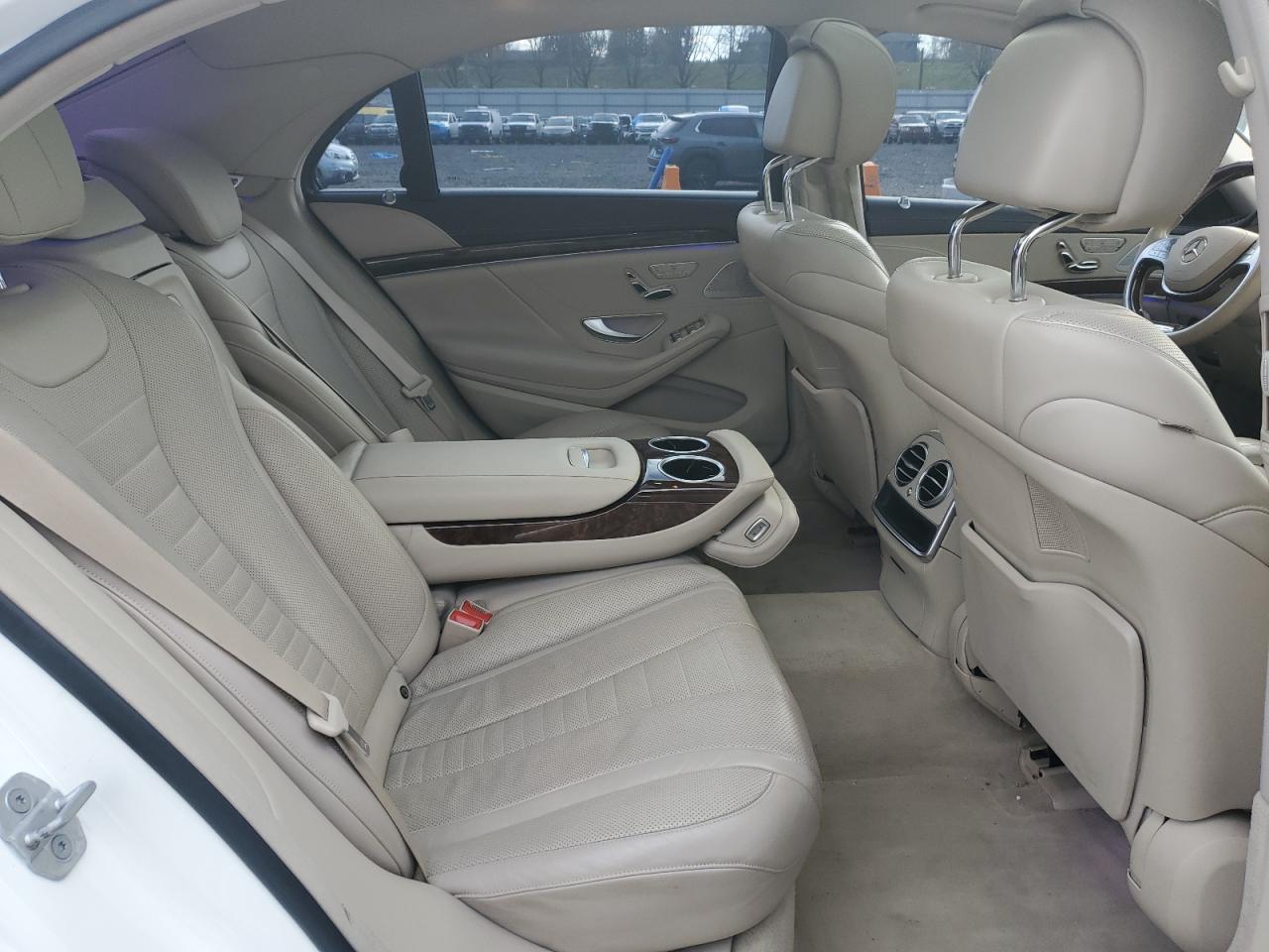 Mercedes-Benz S-Class 550 Image 12