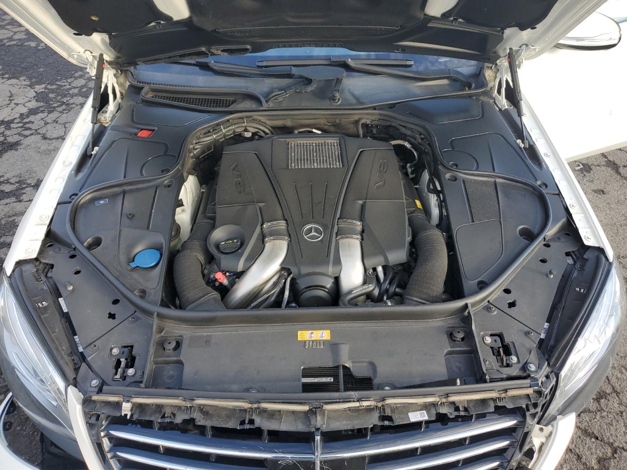 Mercedes-Benz S-Class 550 Image 11