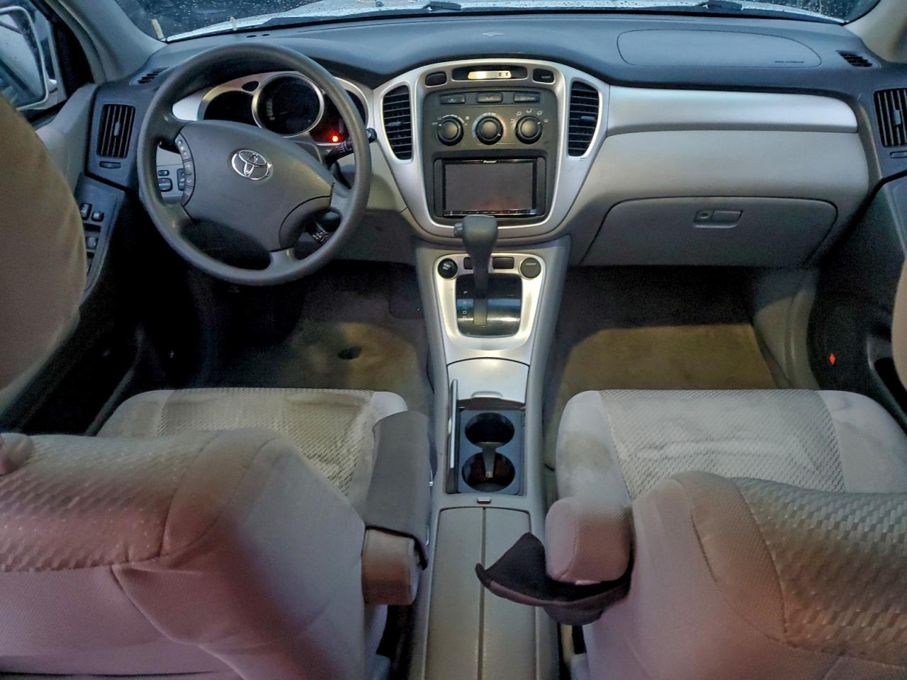 Toyota Highlander Hybrid Image 12