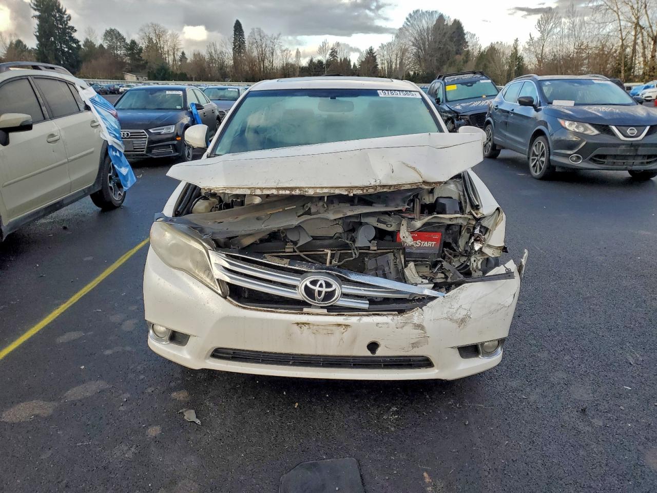 Toyota Avalon Base Image 9