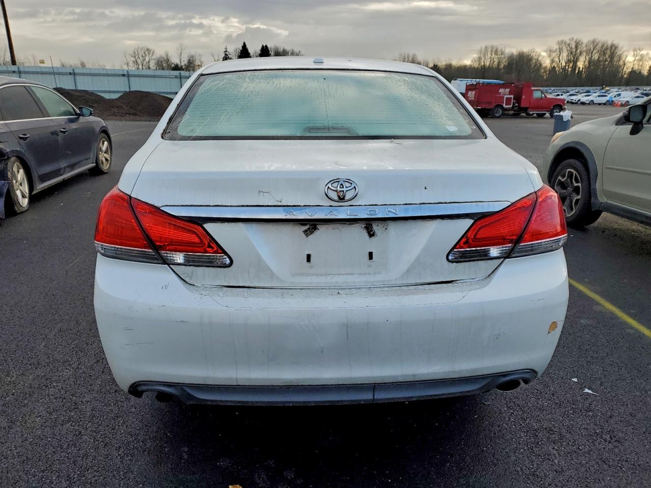 Toyota Avalon Base Image 2