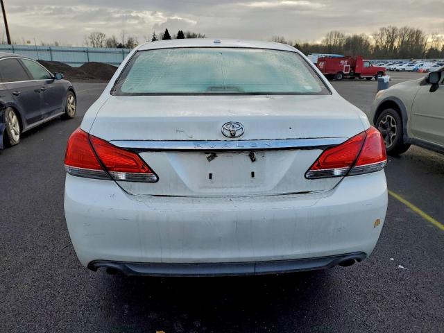 Toyota Avalon Base Image 2