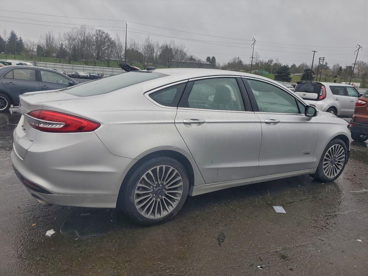 Ford Fusion Se Phev Image 9