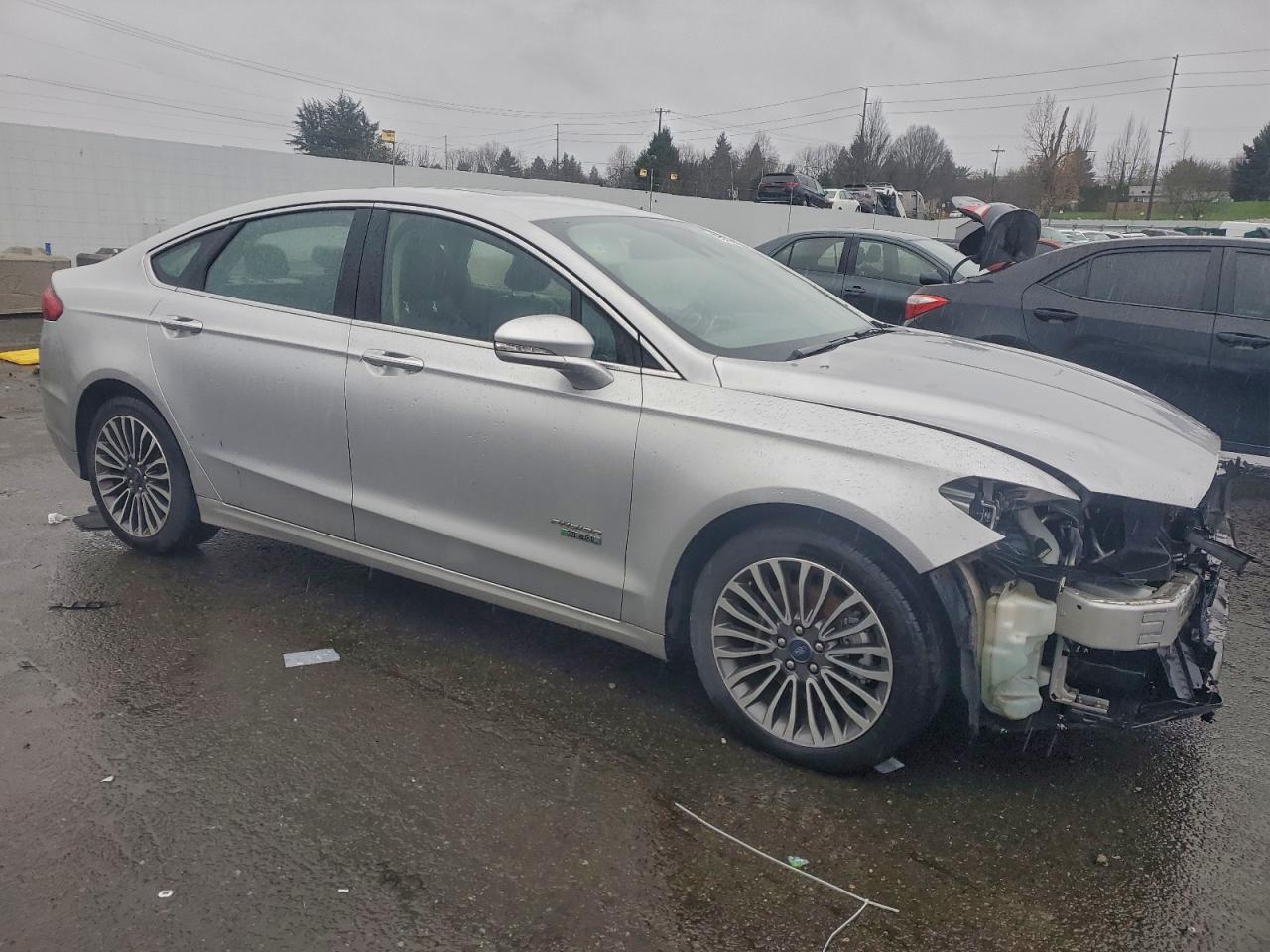 Ford Fusion Se Phev Image 4