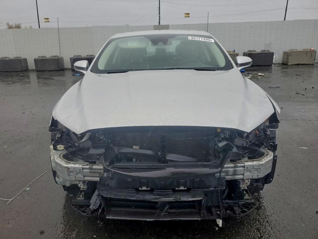 Ford Fusion Se Phev Image 3