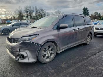  Salvage Toyota Sienna
