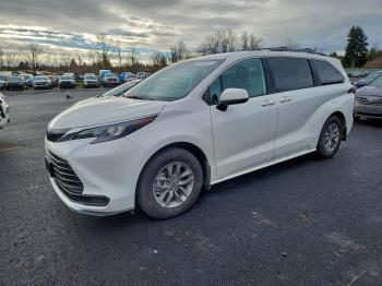  Salvage Toyota Sienna
