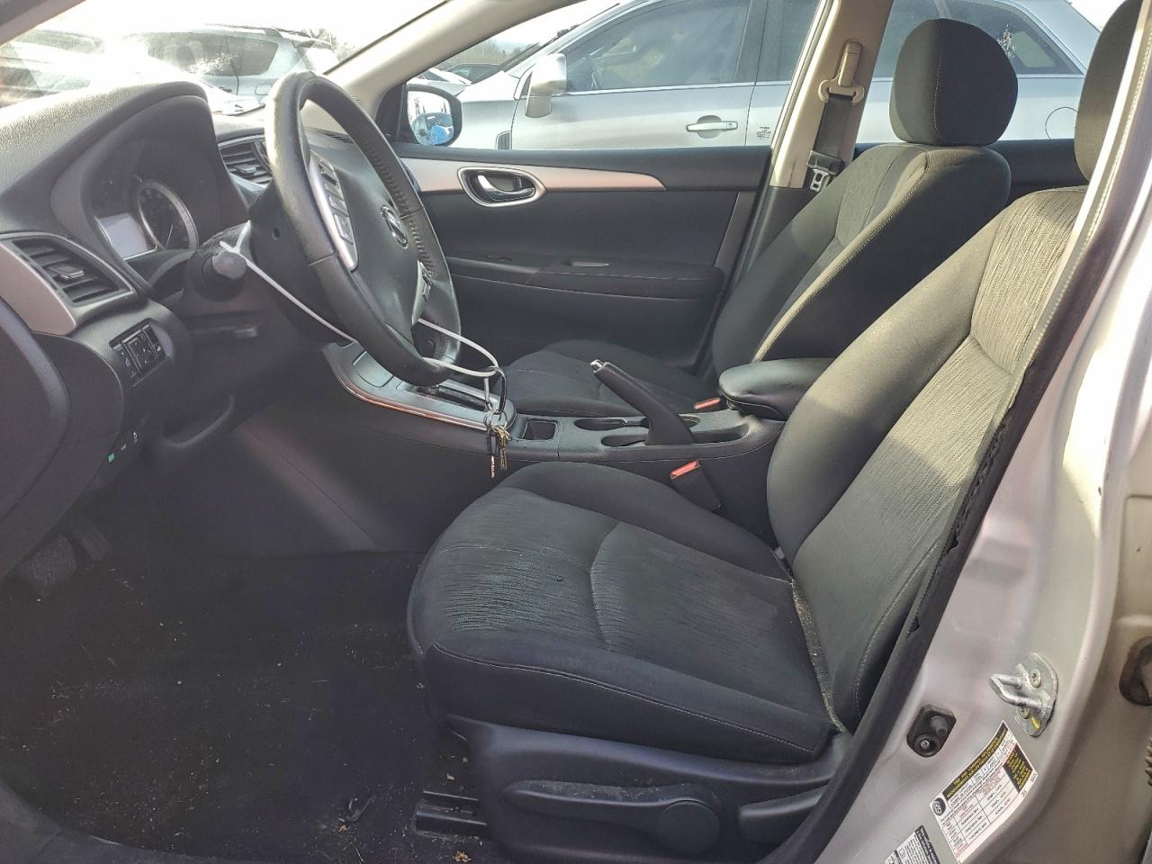 Nissan Sentra S Image 2