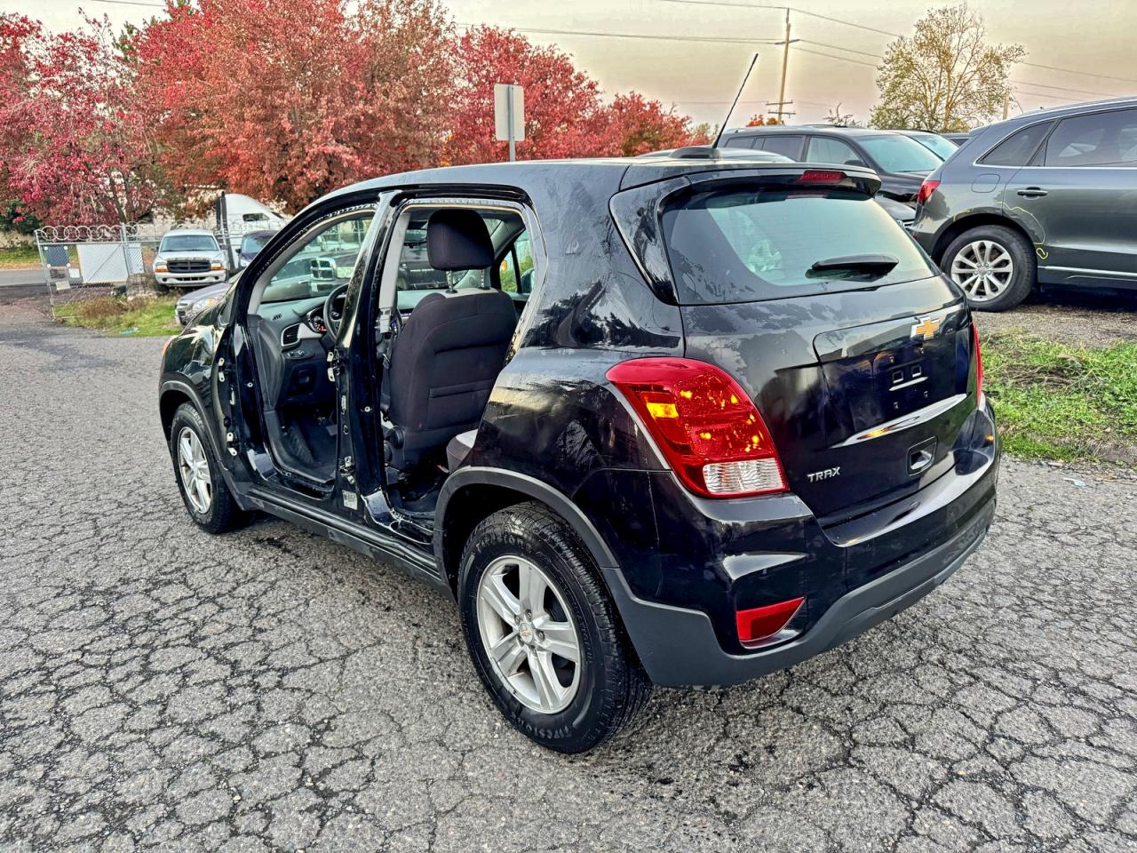 Chevrolet Trax Ls Image 2