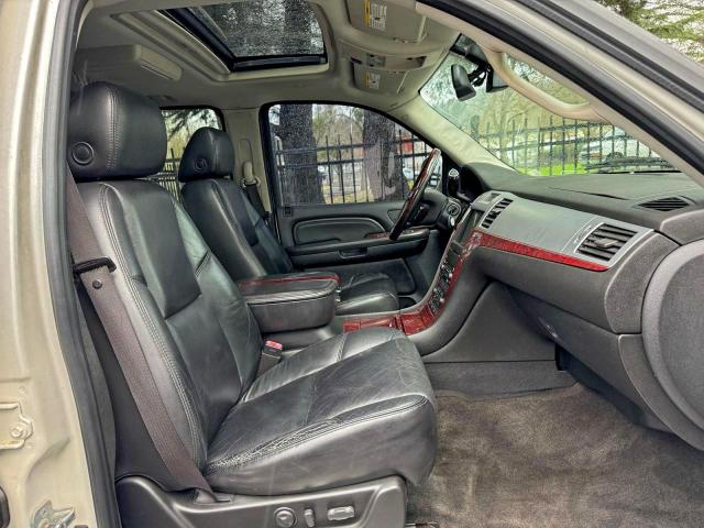 Cadillac Escalade Ext Image 2