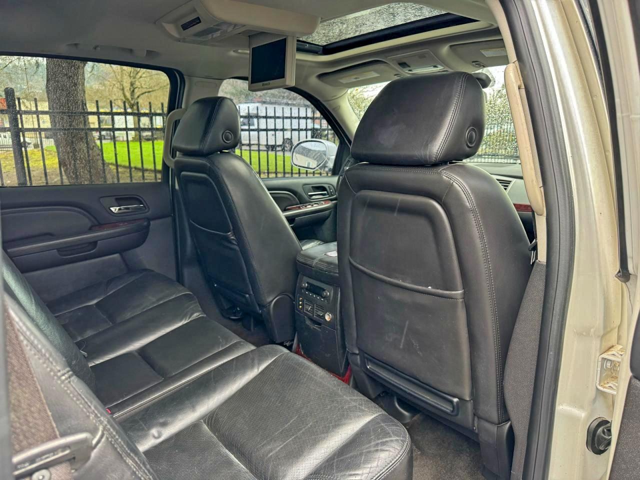 Cadillac Escalade Ext Image 10